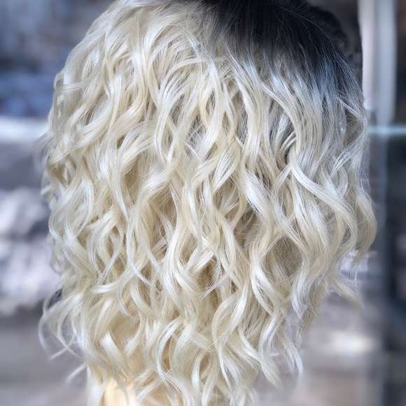 Short ombré blonde bob Lacefront wig curly - Picture 6 of 7